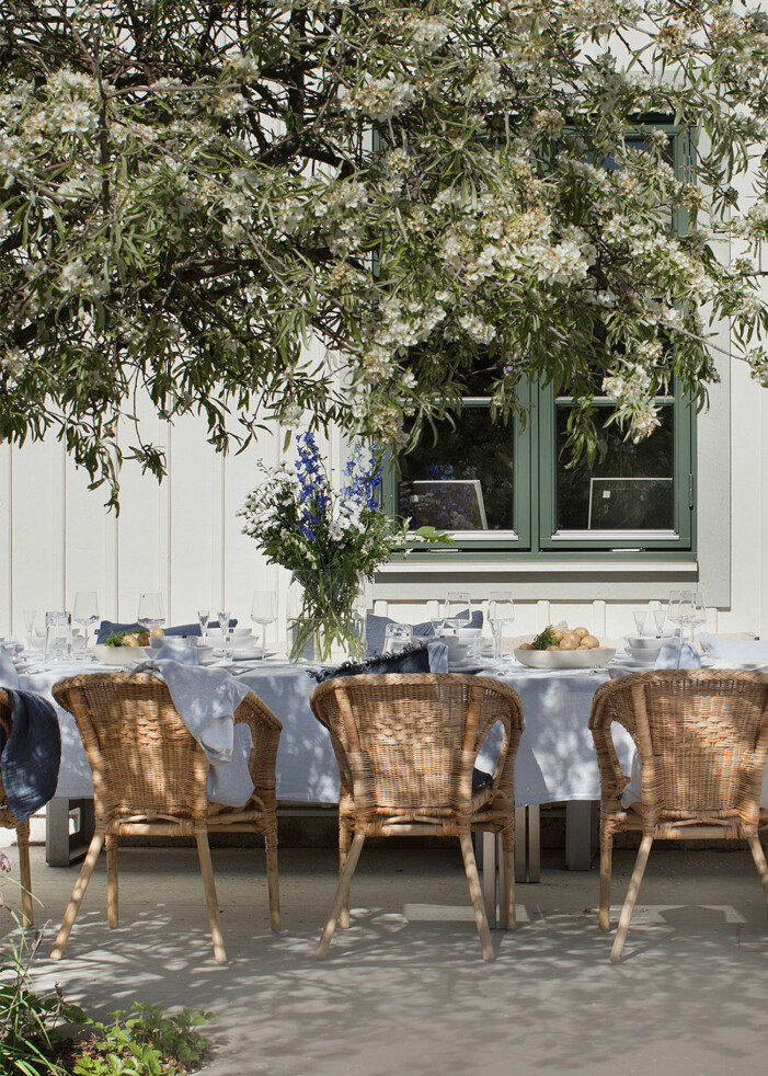 midsommardukning plocka blommor