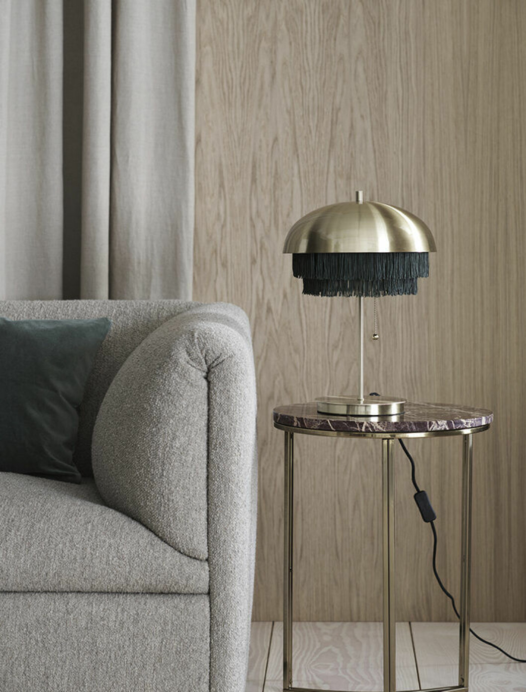 Mässingsfärgad lampa från H&M Home hösten 2019