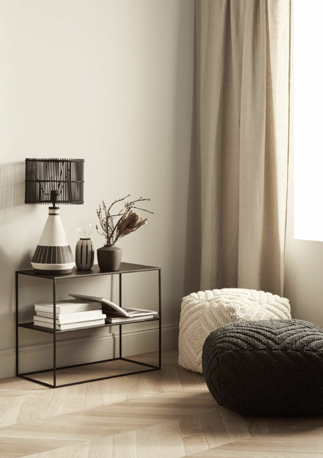 Nu släpper H&M Home en ny kollektion med lampor och möbler.