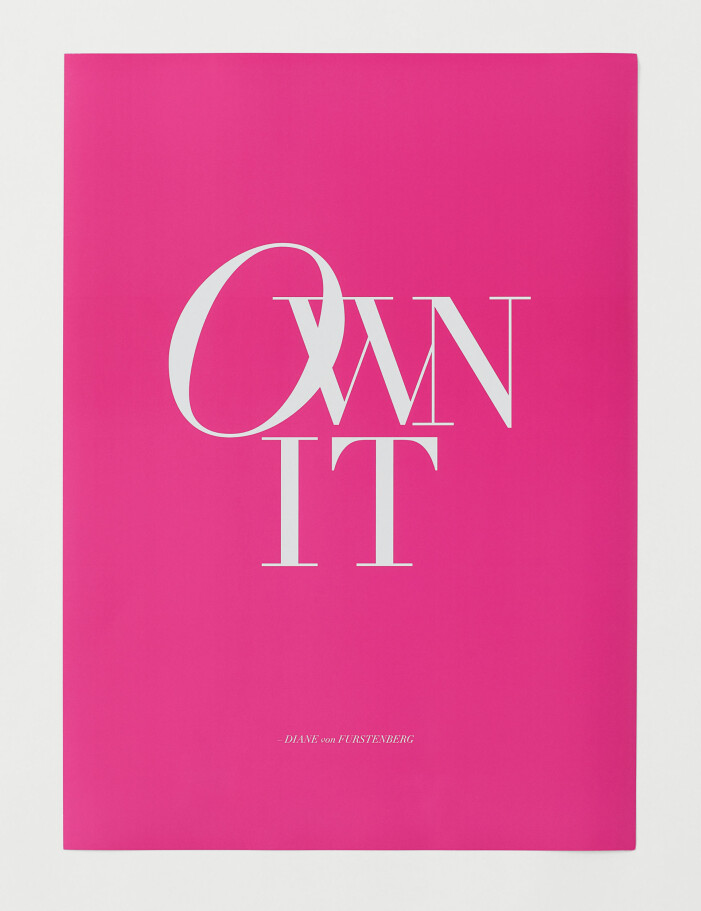 Diane von Furstenberg x H&M Home rosa poster med citat