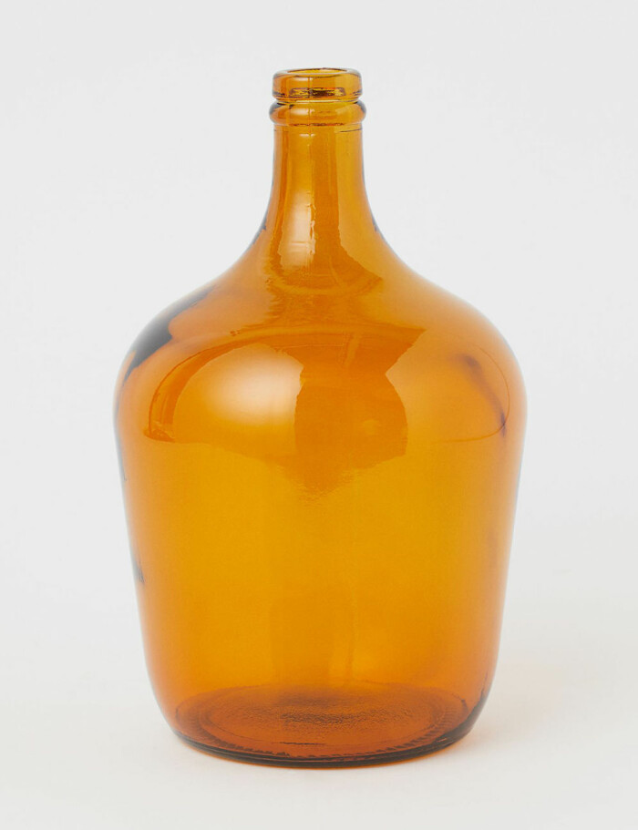 vas i bärnstensfärgat glas