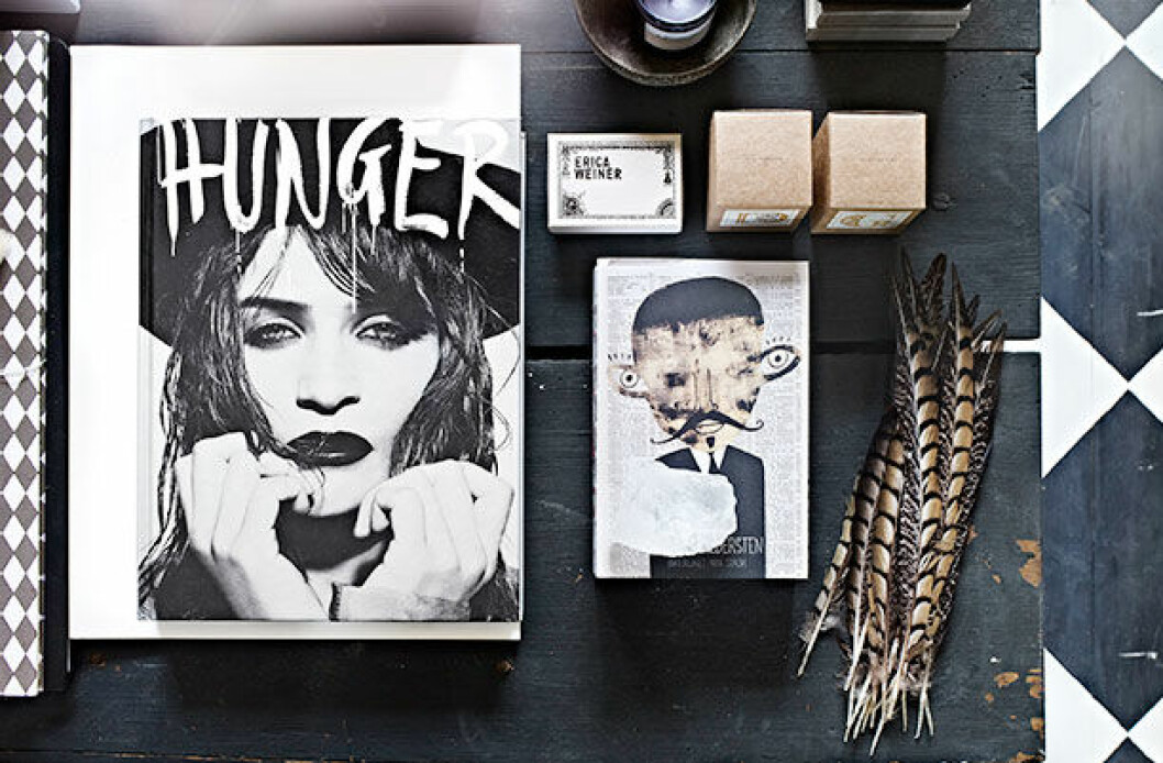 <em>Konsttidningen Hunger, smyckesaskar från Erica Weiner, bok Jesper Waldersten.</em> honeypielivingetc i residence