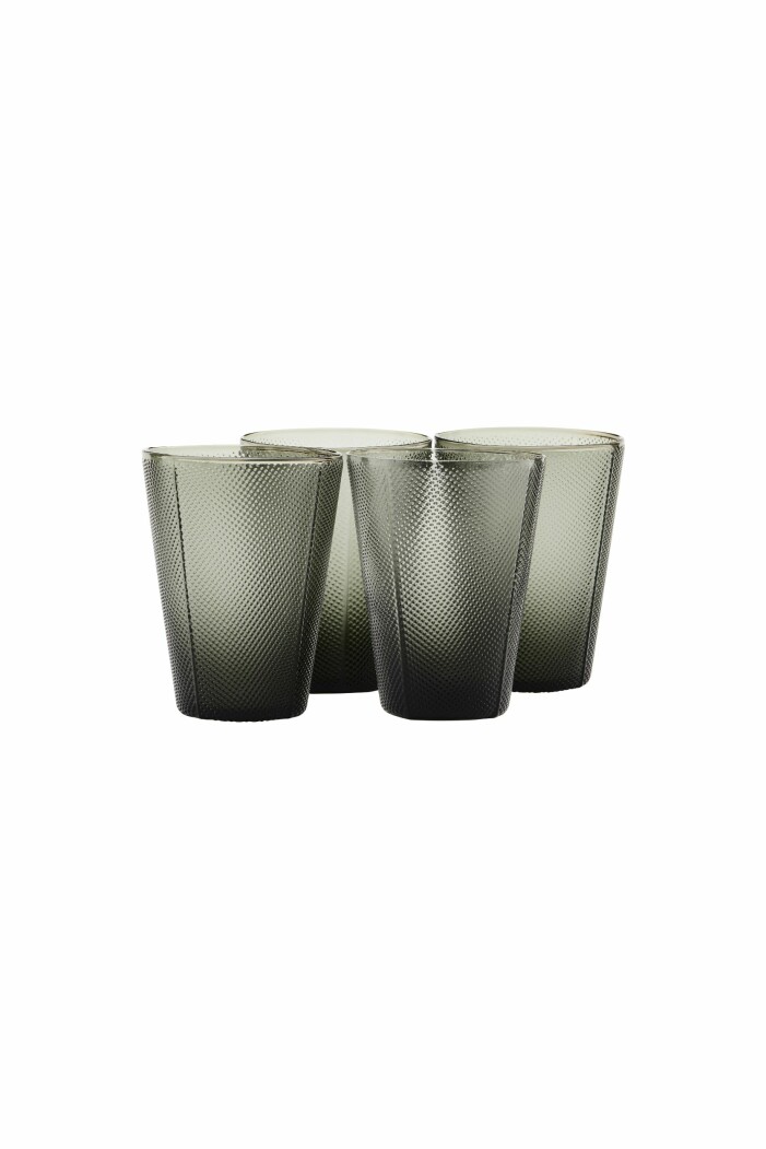 Gråfärgade glasen <span class=" italic" data-lab-italic_desktop="italic">Milo </span>från House doctor är perfekta för både kalla och varma drycker. Glas i fyra pack från House doctor
