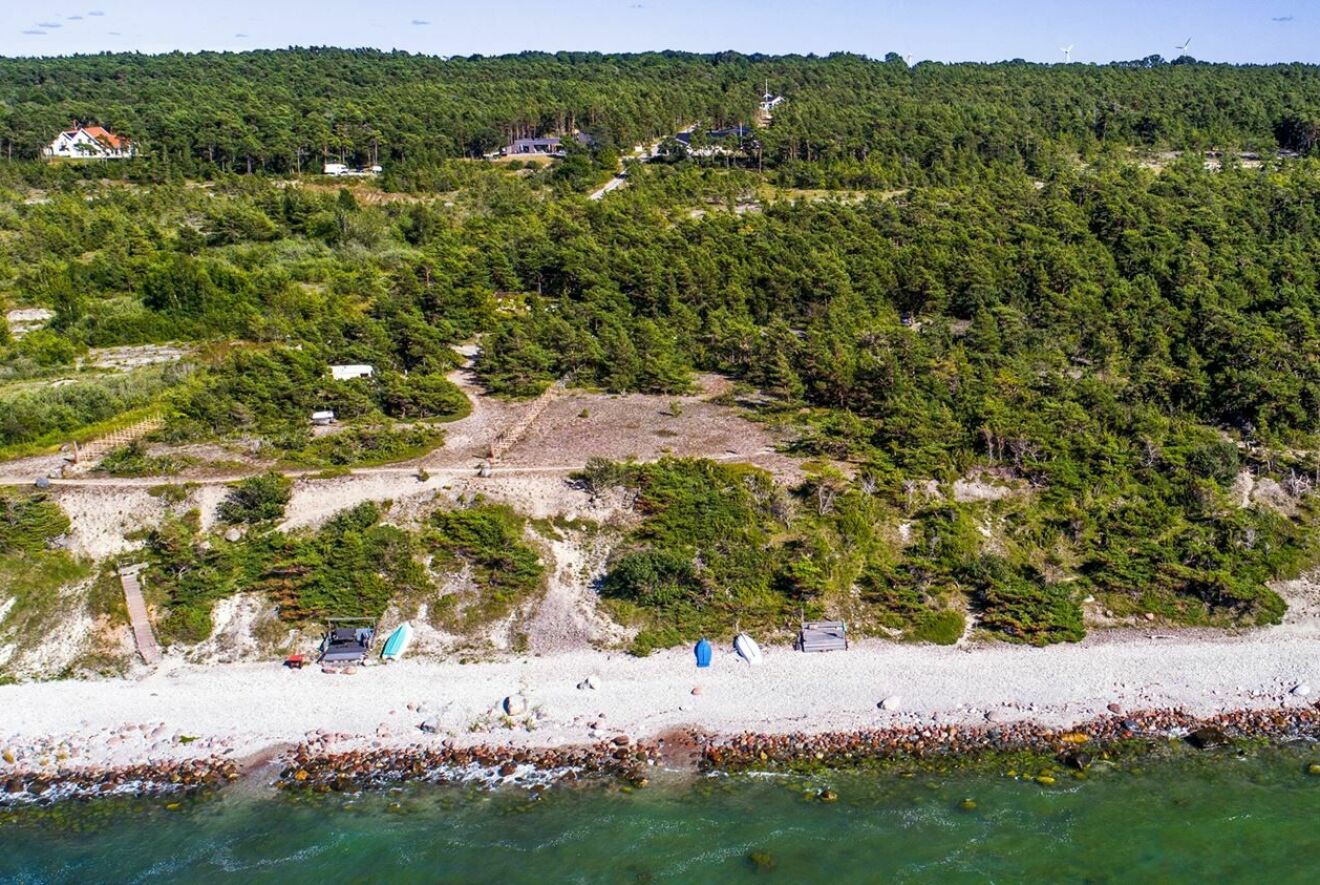 Hus med strand till salu på Gotland