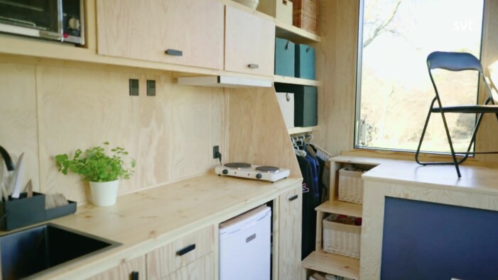 Kreativa lösningar och smart förvaring avlöser varandra hos Andrea och Jonathan. Husdrömmar avsnitt 8 säsong 8, platsbyggd förvaring i compact living-huset