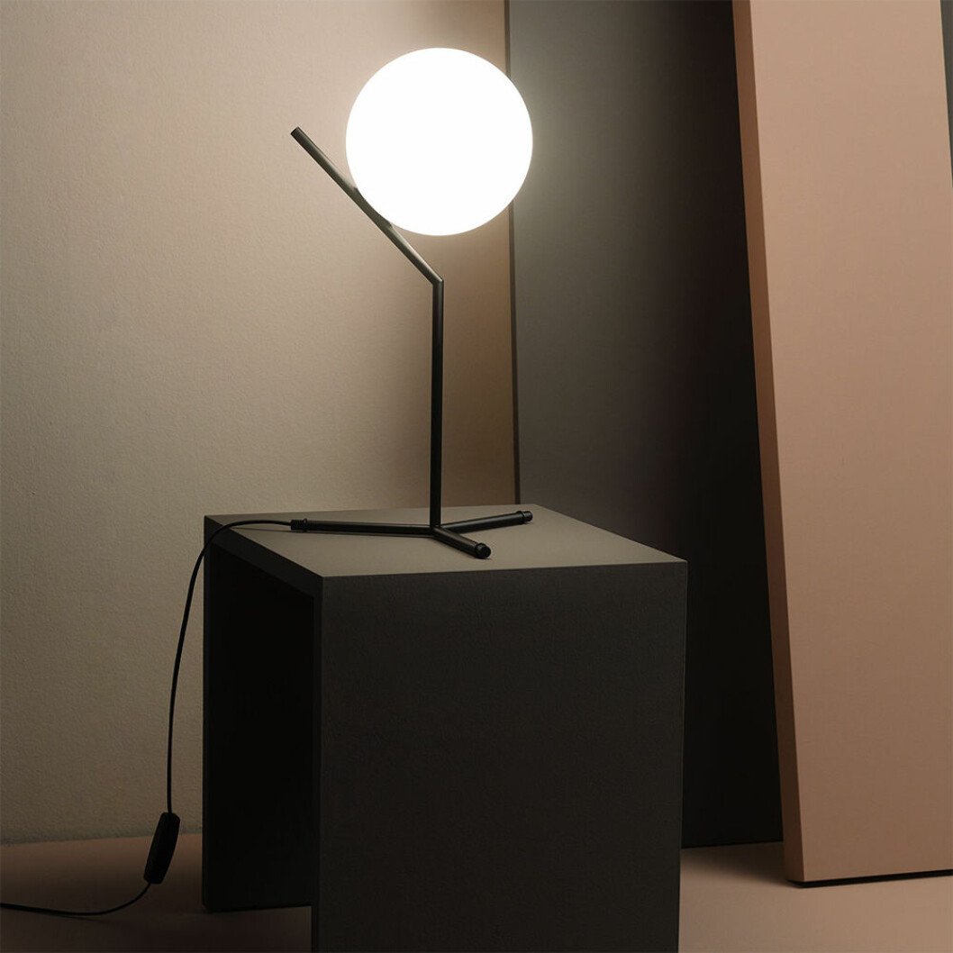 IC Lights bordslampa från Flos, design av Michael Anastassiades