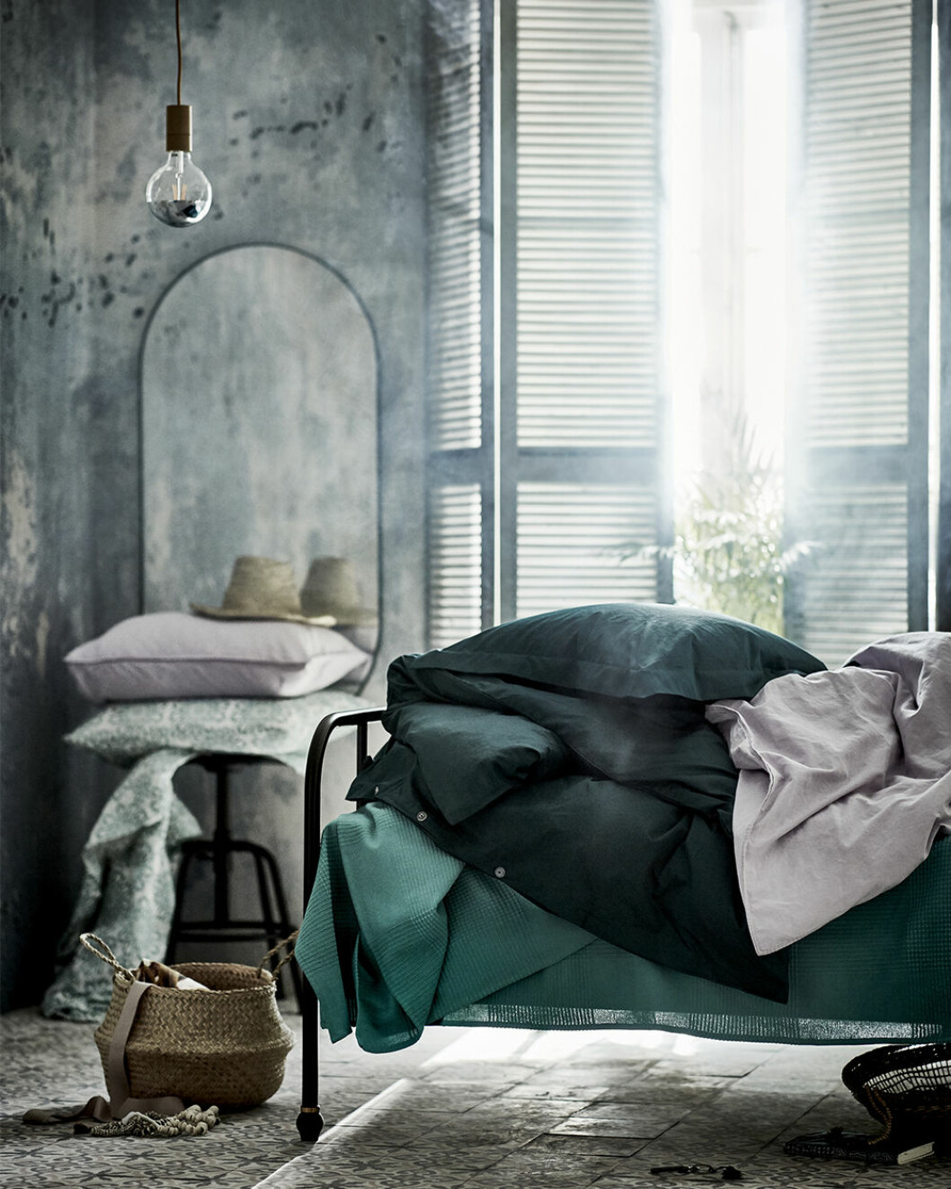 mörkgrönt och skönt i sovrummet hos Ikea 2020