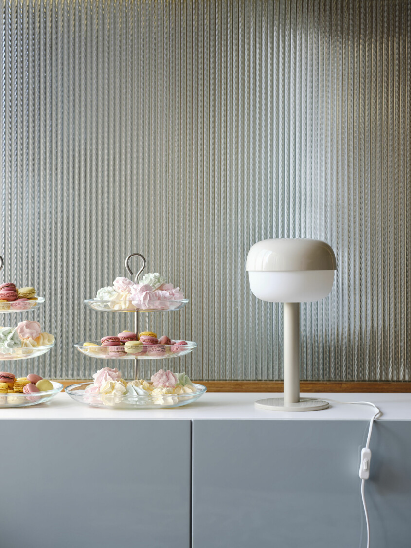 Addera välbehövt ljus i vintermörkret med bordslampan <span class=" italic" data-lab-italic_desktop="italic">Blåsverk</span>. Vinter och vårnyheter hos Ikea 2023, bordslampa Blåsverk