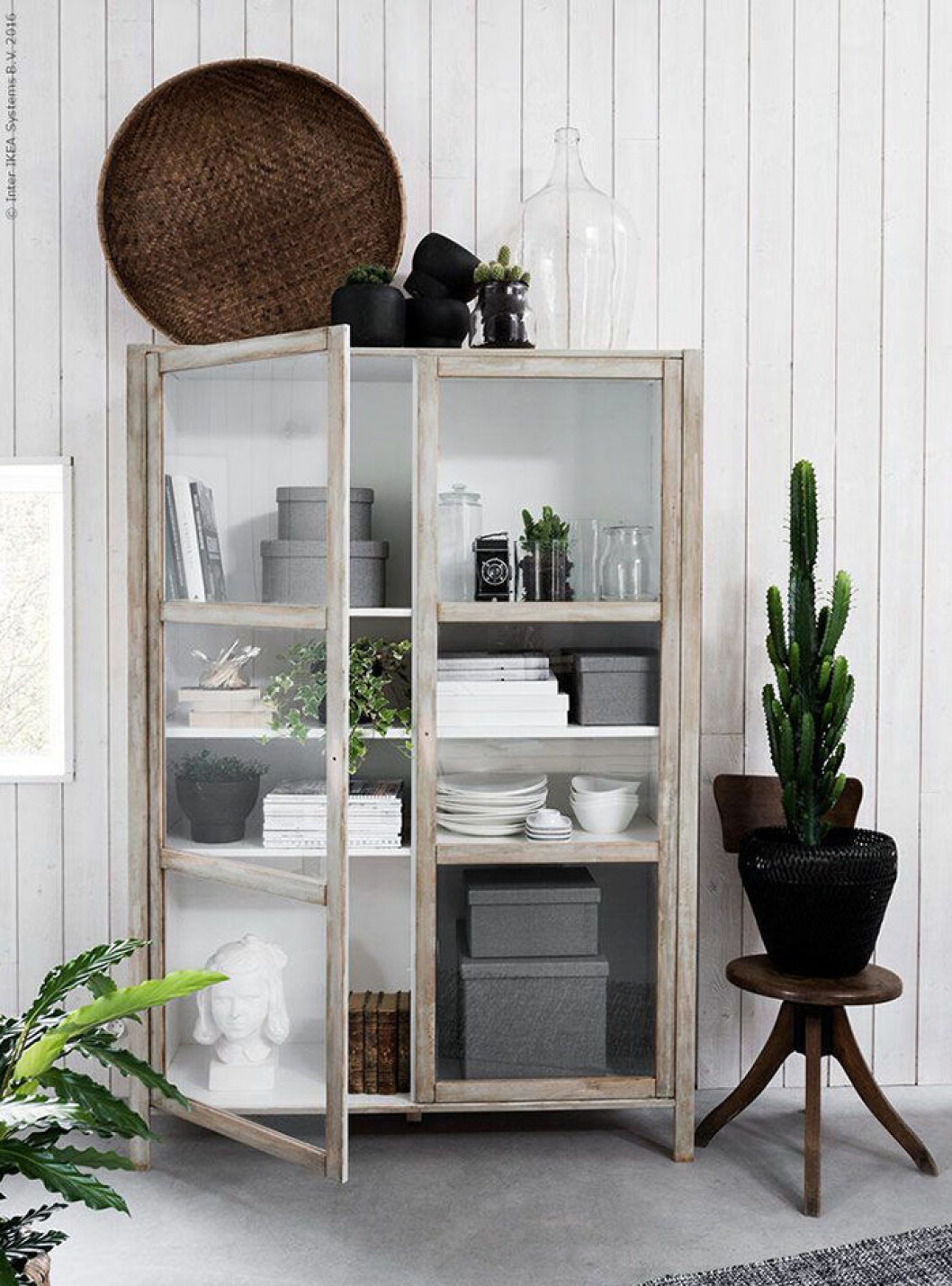 DIY: Gör ditt eget vintageskåp med det här enkla Ikeahacket