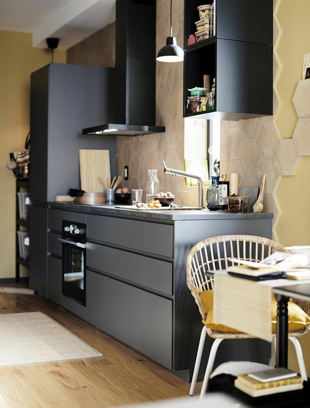 Mörkgrått kök från Ikea