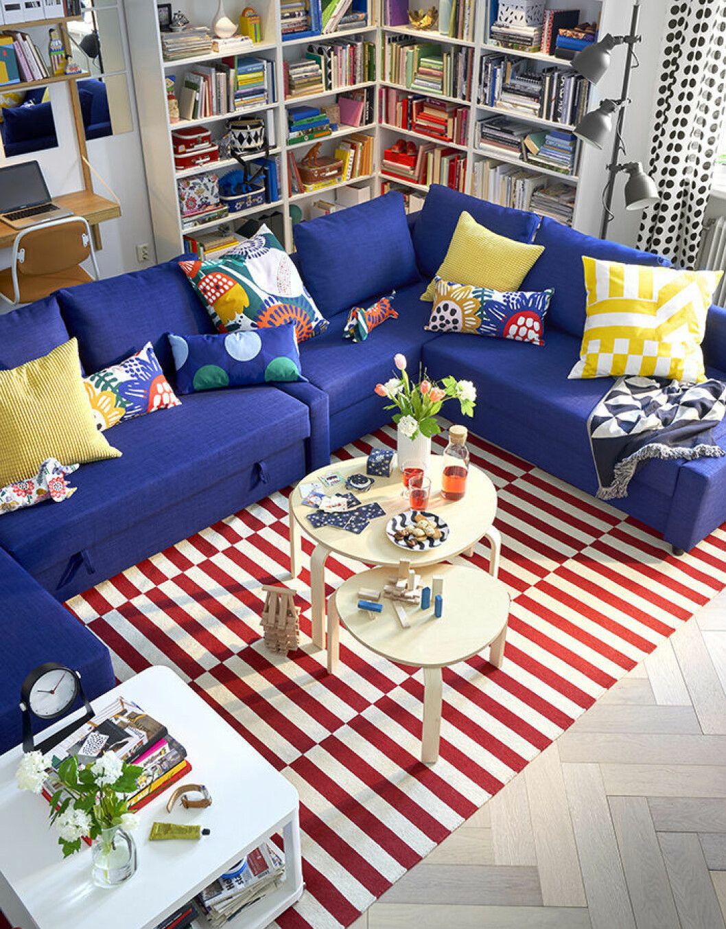 Hörnsoffa med förvaring och bäddsoffa från ikea