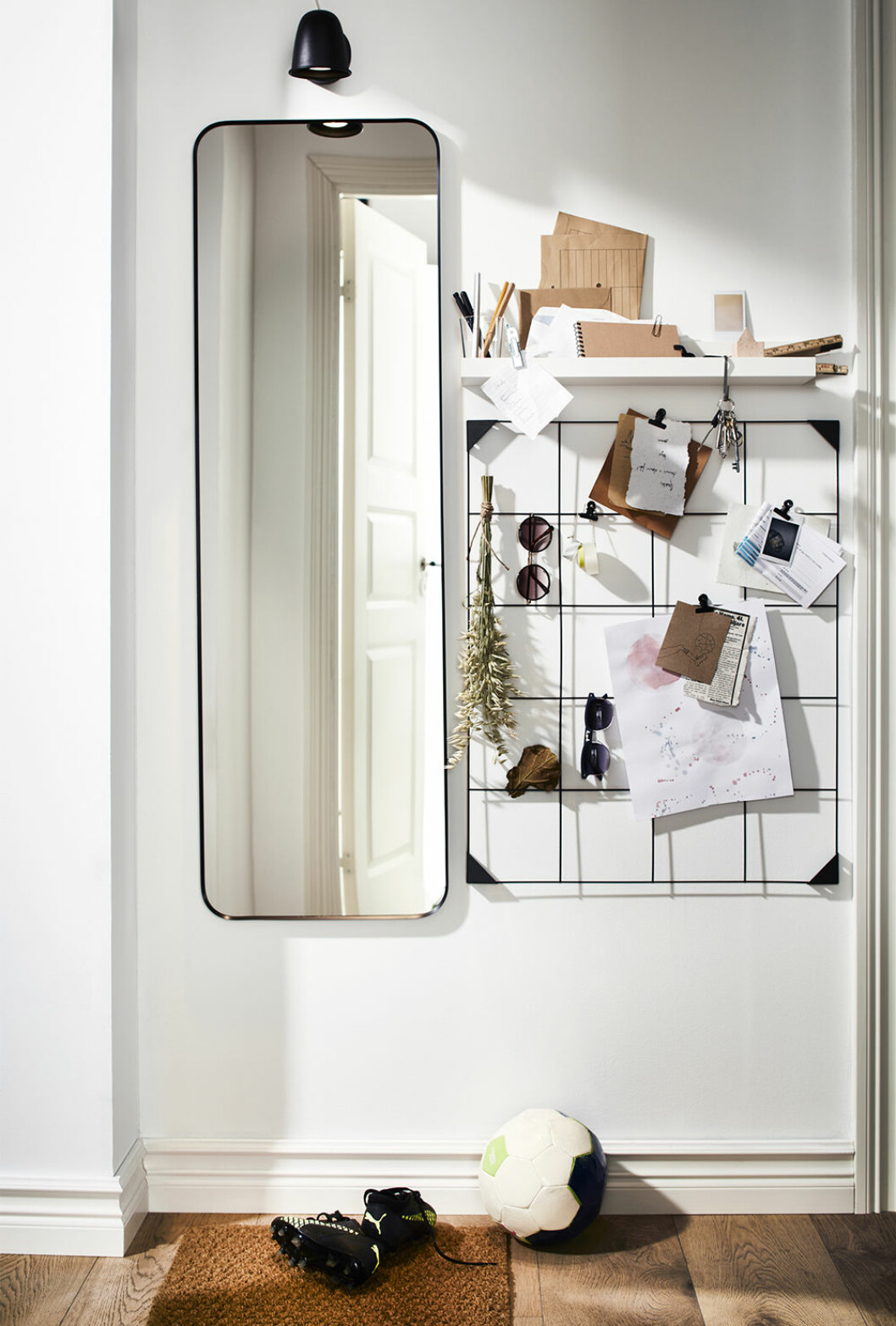 Anslagstavla och spegel från Ikea