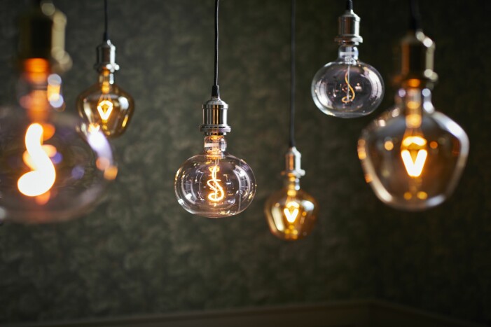 Häng flera ledlampor ihop för att öka mysfaktorn, här är ledlamporna Molnart. Ikea ledlampa