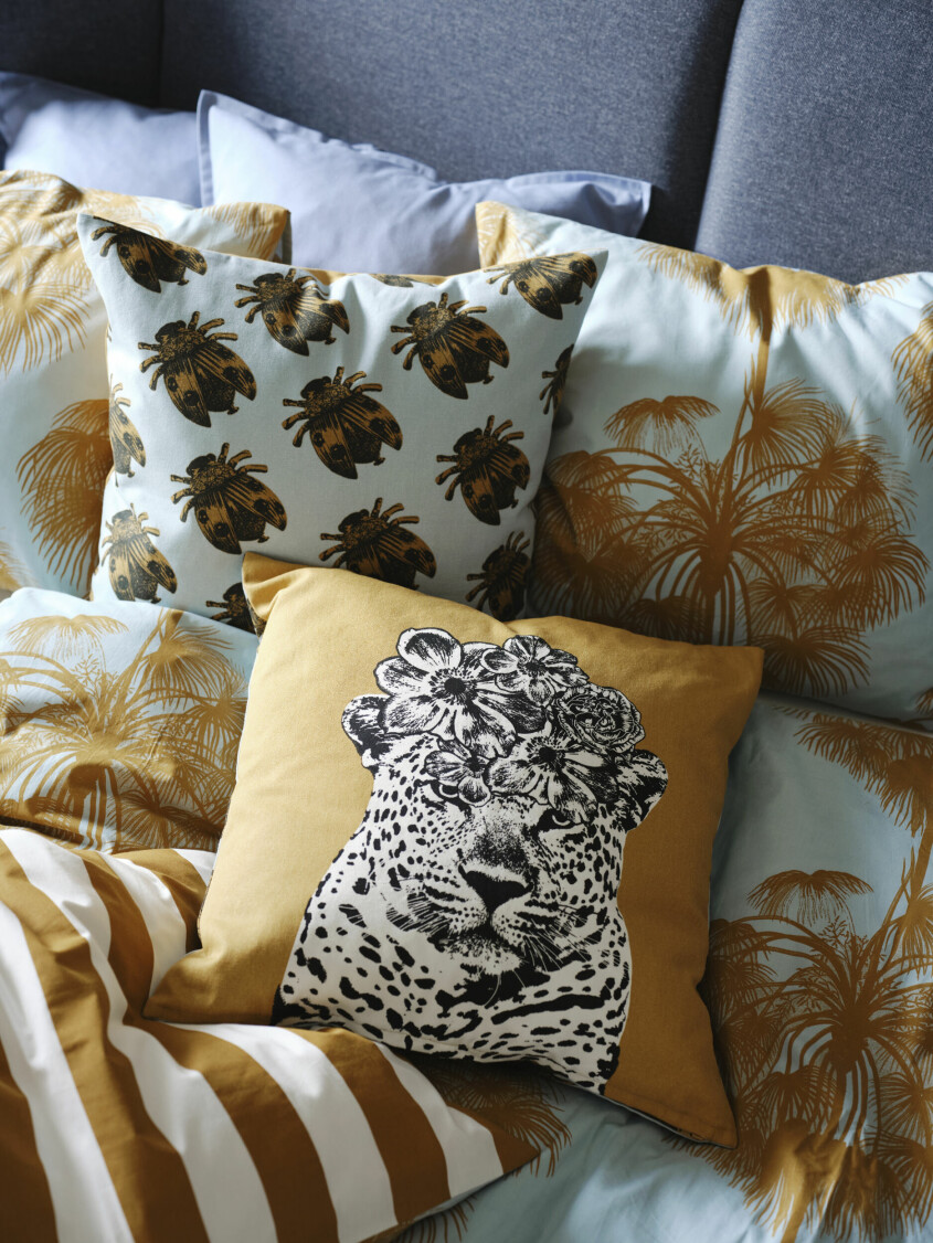 Det kan aldrig gå fel med djuriska inslag. Här syns kuddfodralen <span class=" italic" data-lab-italic_desktop="italic">Näbbspinnare</span>. Vinter och vårnyheter hos Ikea 2023, mönstrade kuddfodral