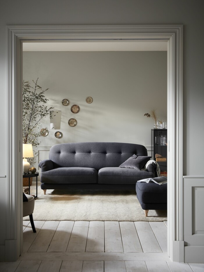 Esseboda 3-sitssoffa och fotpall i en härligt mörk kulör. Ikea soffa