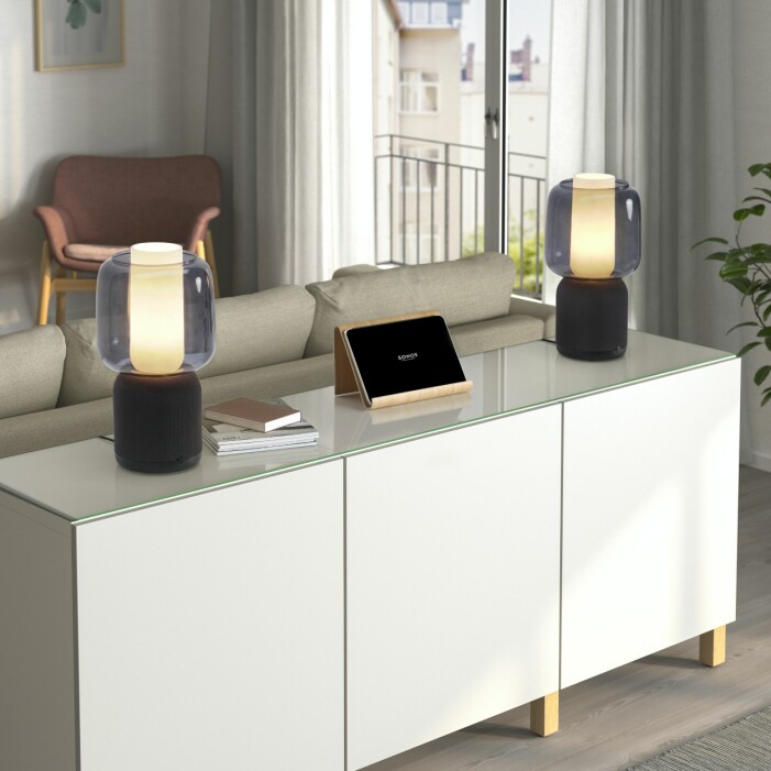 Nu välkomnar vi Ikea och Sonos nya <span class=" italic" data-lab-italic_desktop="italic">Symfonisk</span> högtalarlampa. Ikea släpper ny högtalarlampa med Sonos