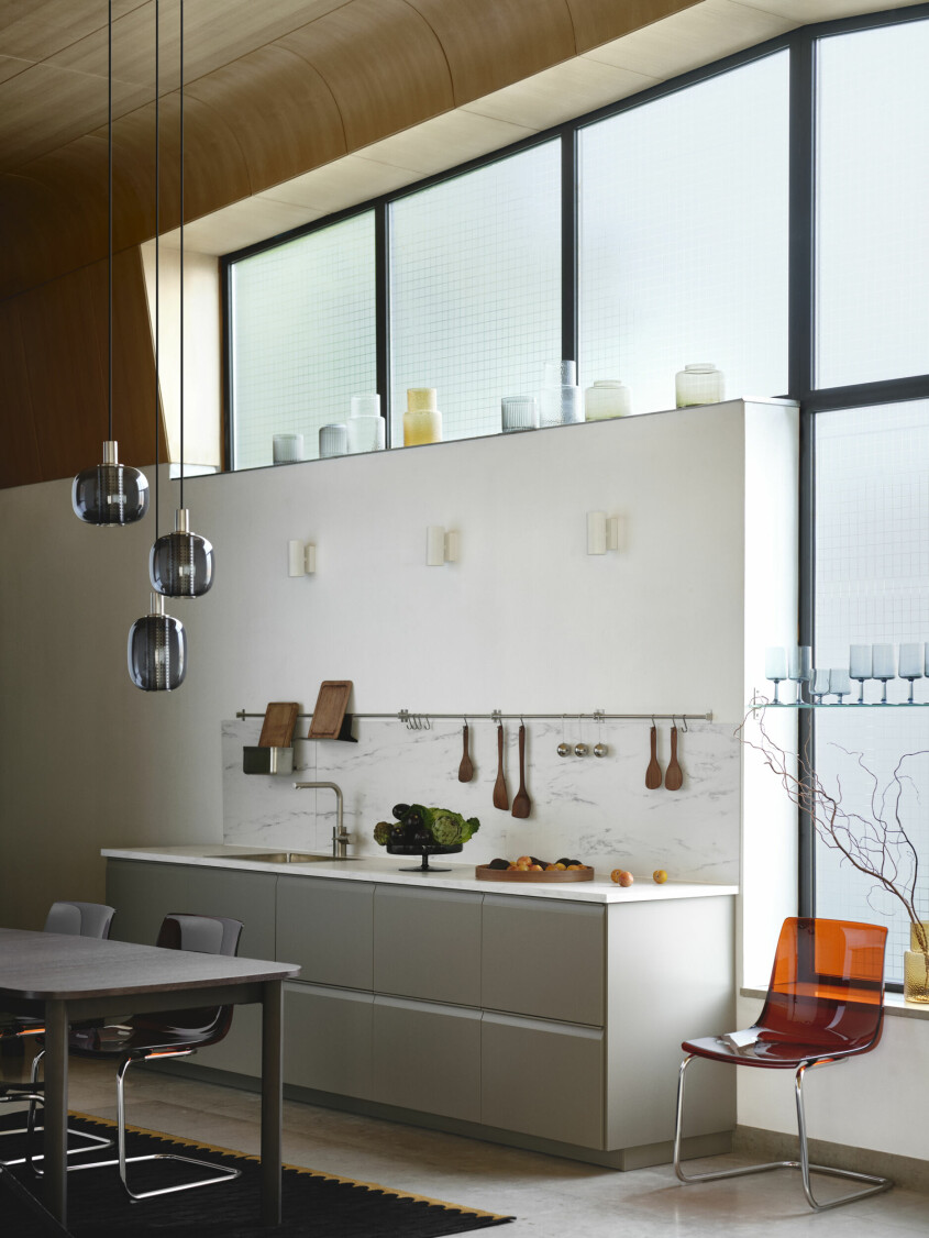 Den brunröda stolen <span class=" italic" data-lab-italic_desktop="italic">Tobias</span> lyfter vilket rum som helst. Vinter och vårnyheter hos Ikea 2023, Tobias stol