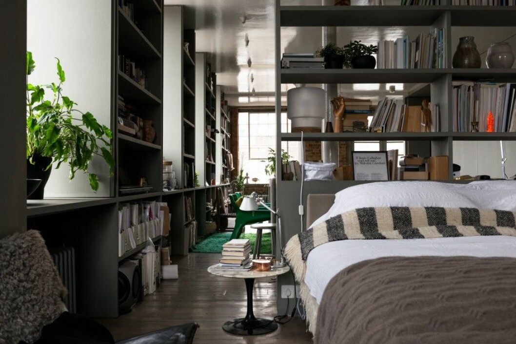 Sovrummet löper vidare ut till såväl vardagsrum och kök. ilse crawfords bedroom