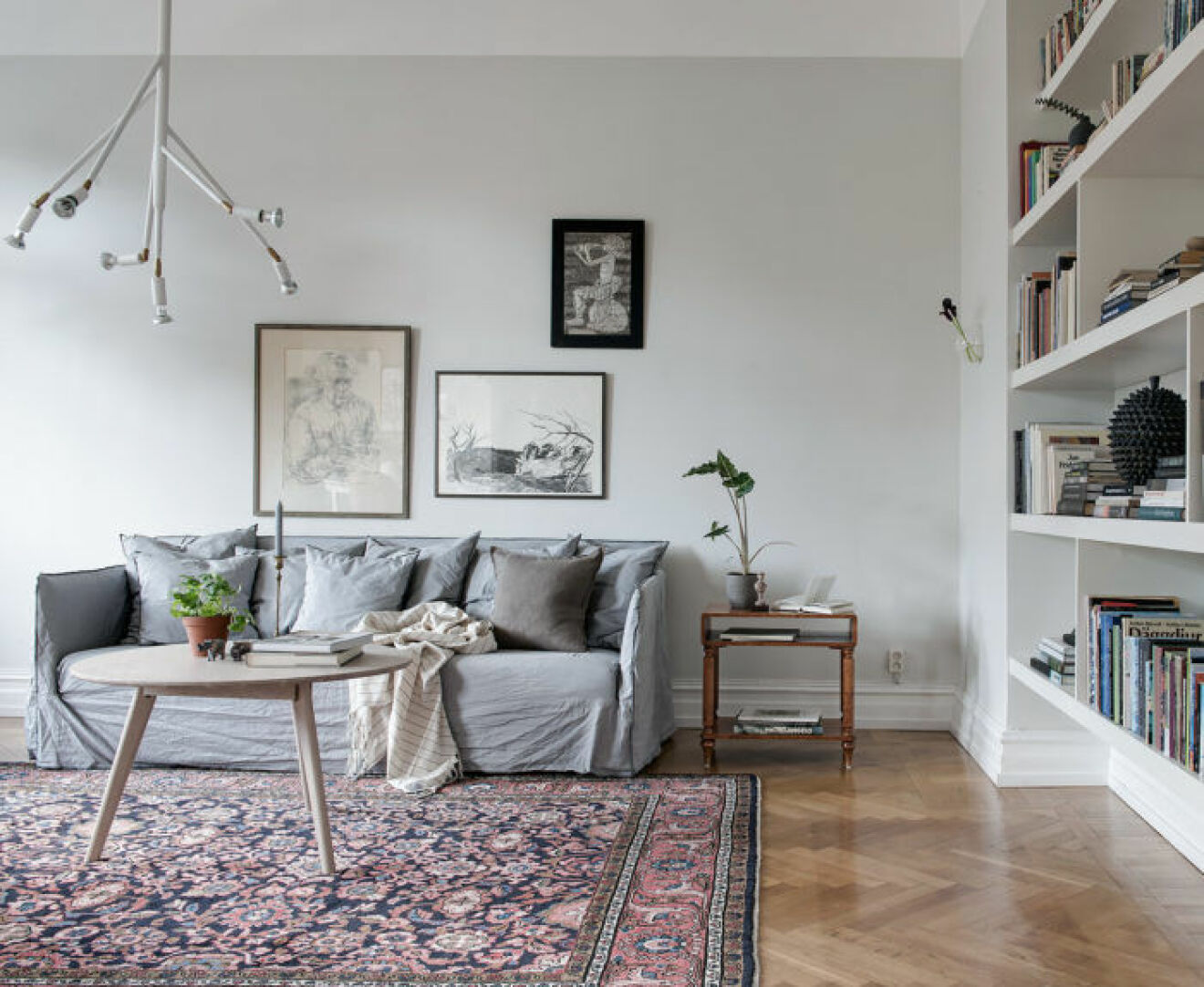 Scandinavian decoration and ideas. Livingroom with persian rug and minimalistic style.