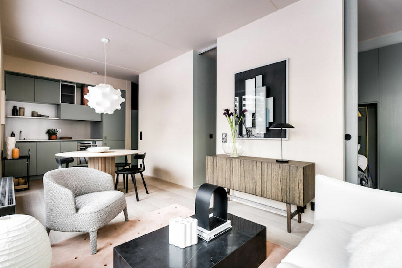 Vardagsrum i Mino-lägenheterna på Södermalm av Note Design Studio. 