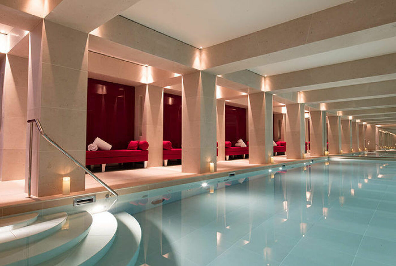 Hotellet La Reserve i Paris har även ett spa och en pool