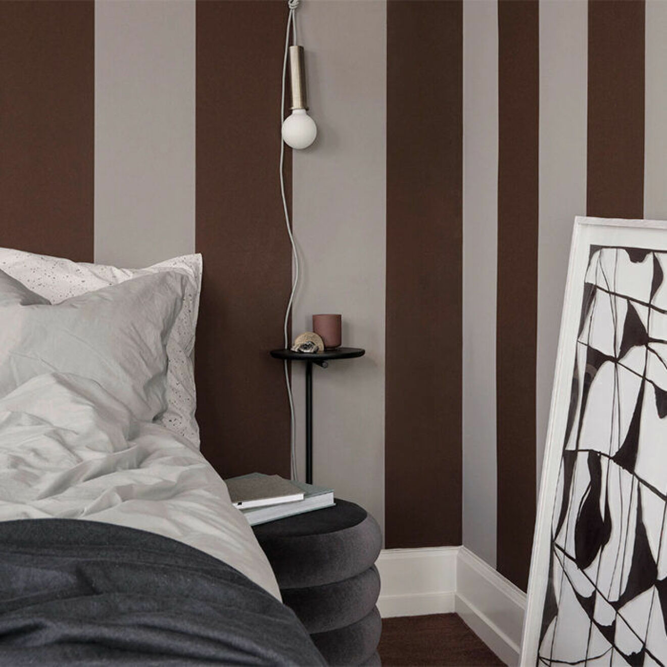 Pujo sängbord från Ferm Living är en minimalistisk detalj i sovrummet