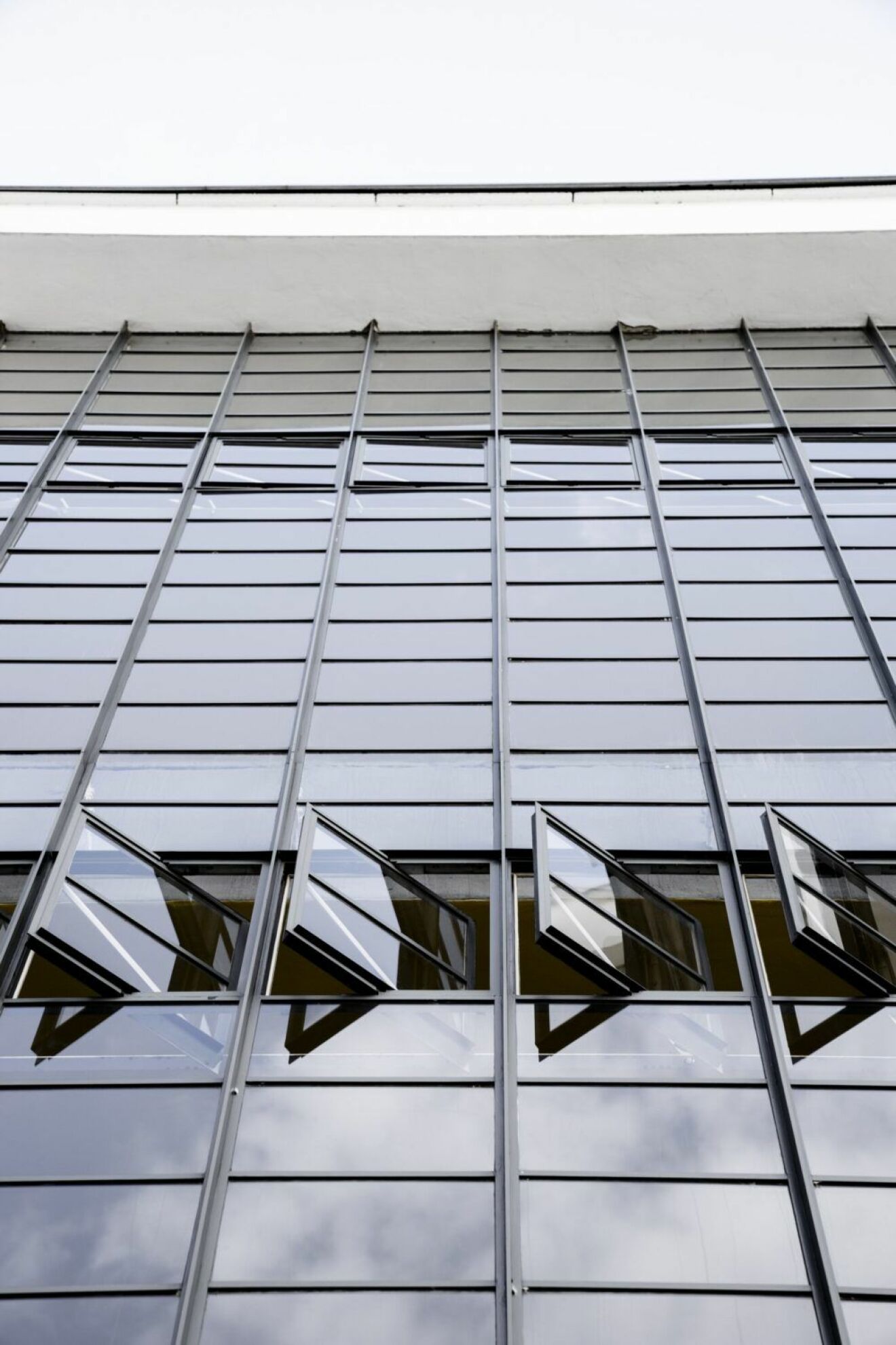 Fönster på Bauhausskolan i Dessau.