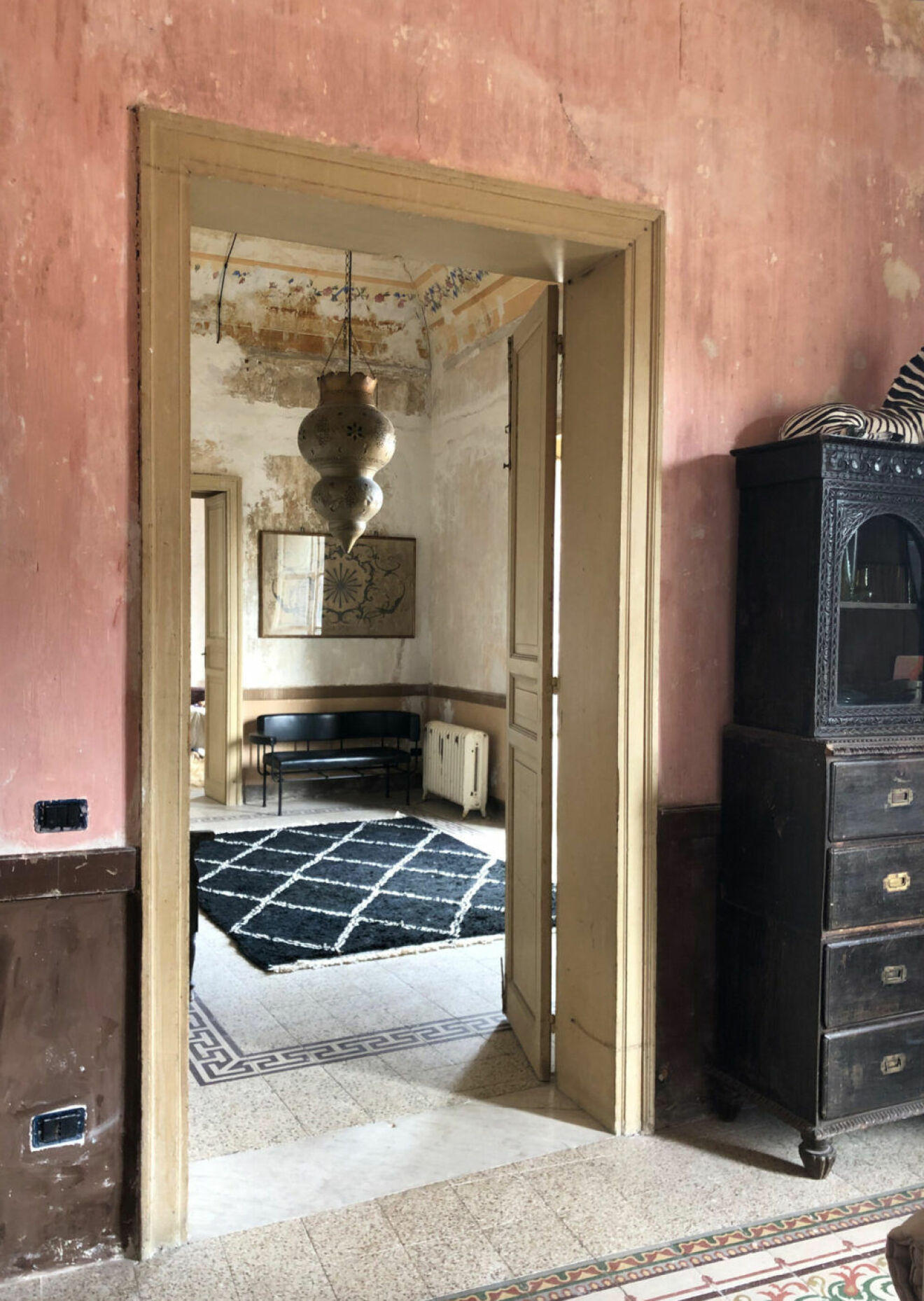 Rummen ligger i fil i Palazzo Cirillo
