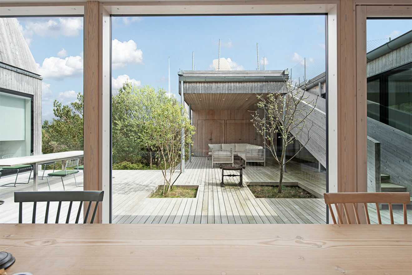 Fönster från golv till tak i villan i Göteborg