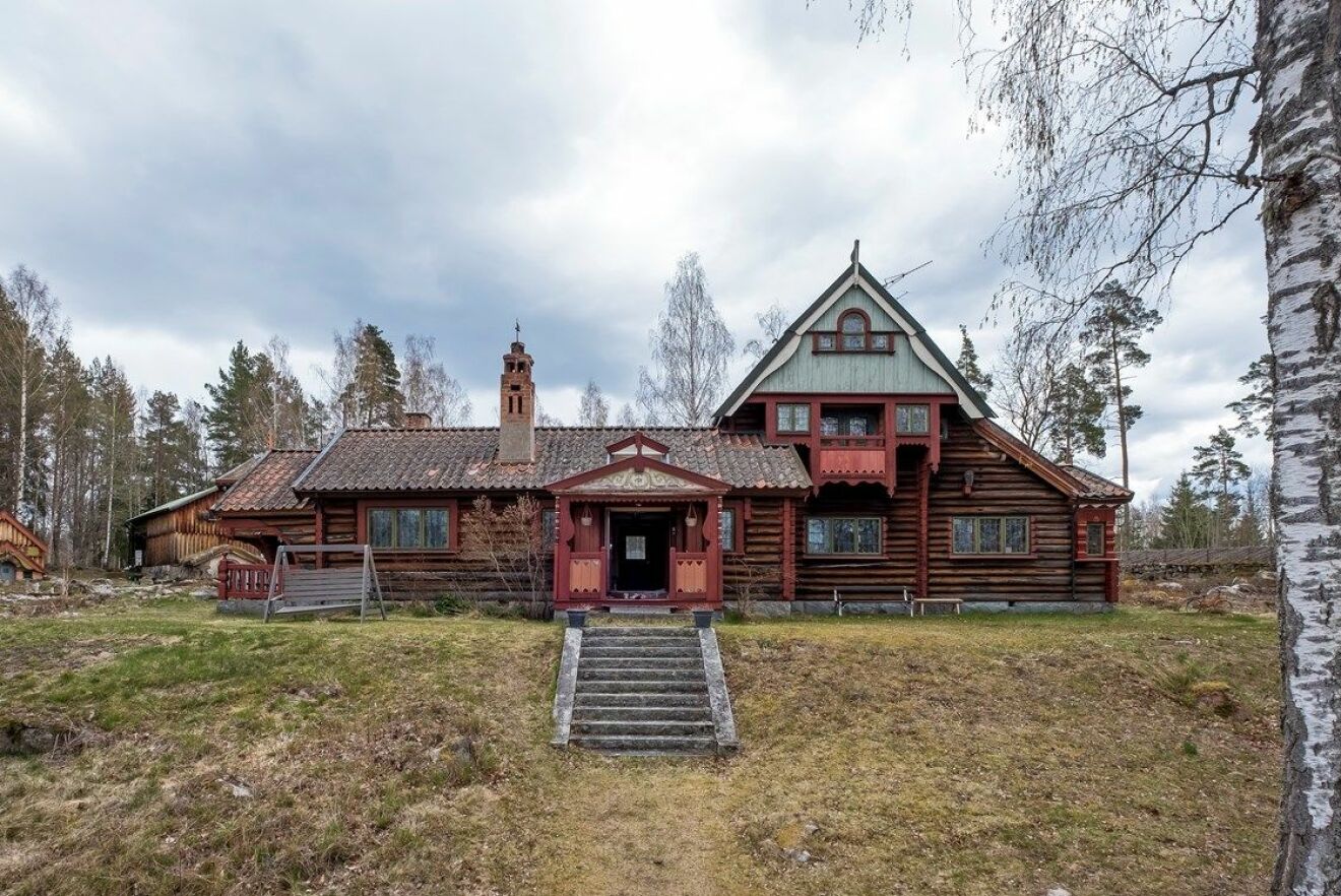 Gården Norhaga i Falun till salu nationalromantik timmer detaljer