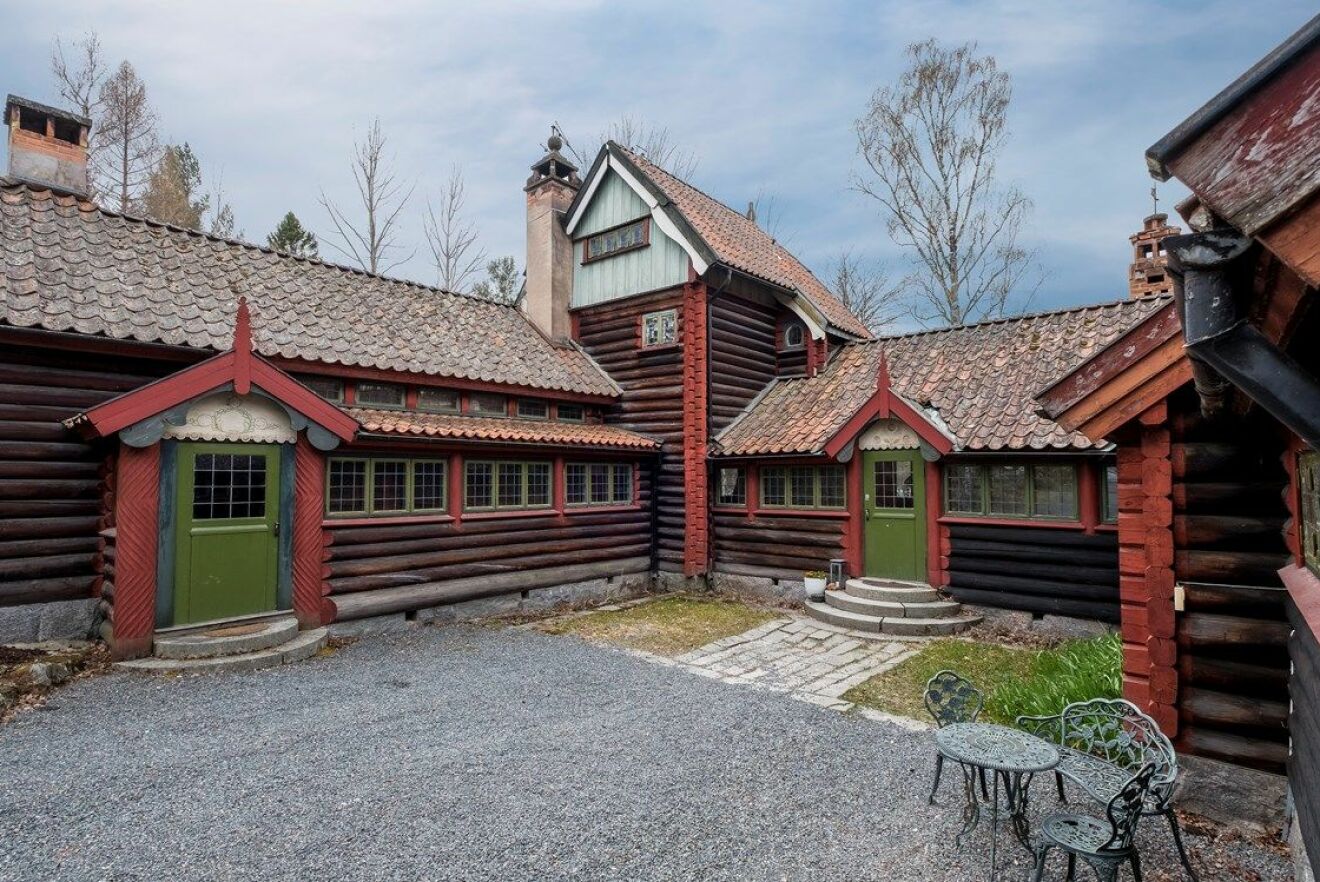 Gården Norhaga i Falun till salu nationalromantik innergård
