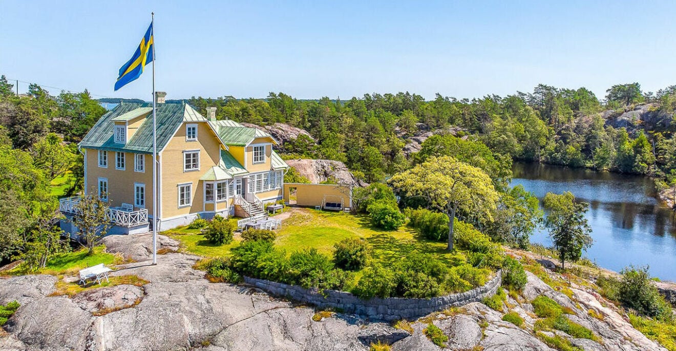 Sekelskiftesvillan på ön i Sandhamns skärgård – se bilderna
