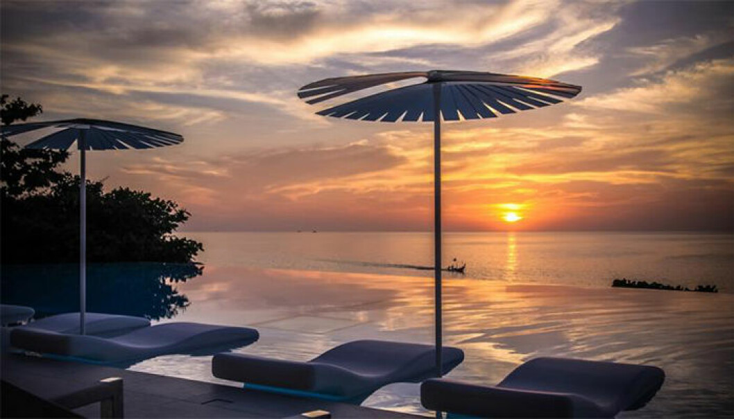 Via: <a href="http://www.booking.com/hotel/th/kata-rocks.sv.html?aid=357007;label=gog235jc-hotel-XX-th-kataNrocks-unspec-se-com-L%3Asv-O%3AosSx-B%3Asafari-N%3AXX-S%3Abo-U%3AXX;sid=60cc4d15c68b381187a202cd2fe7960c;dcid=1;dist=0&sb_price_type=total&type=total&" target="_blank">Booking</a> Via: Booking