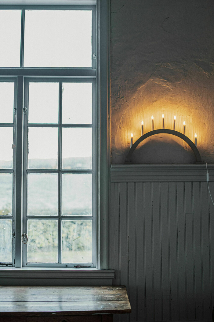 Ge julbelysningen ett enkelt lyft med nytänkande former. Foto: Granit. Inred med julljusstake, ny form