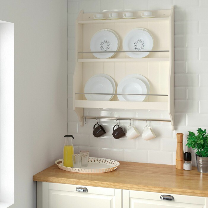 Länge leve tallrikshyllan! Inred med den tidlösa favoriten och liva upp med favoritporslinet. Foto: Ikea. Inred med tallrikshylla