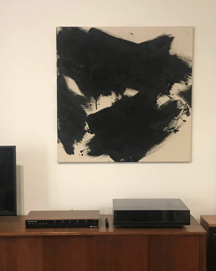 Auktion, konsthandlare och numera även Instagram är bra ställen att hitta konst på. Foto: <a target="_blank" href="https://www.instagram.com/mariaverikas/">Maria Verikas</a>. Så inreder du med konst hemma, Maria Verikas