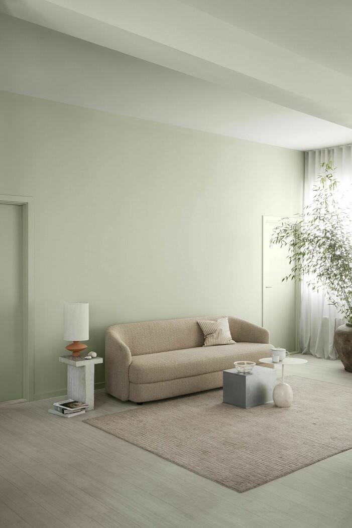 Förstärk den minimalistiska känslan med neutrala färger, både på väggarna och i taket. Foto: Jotun. Inred med målade tak, neutrala nyanser