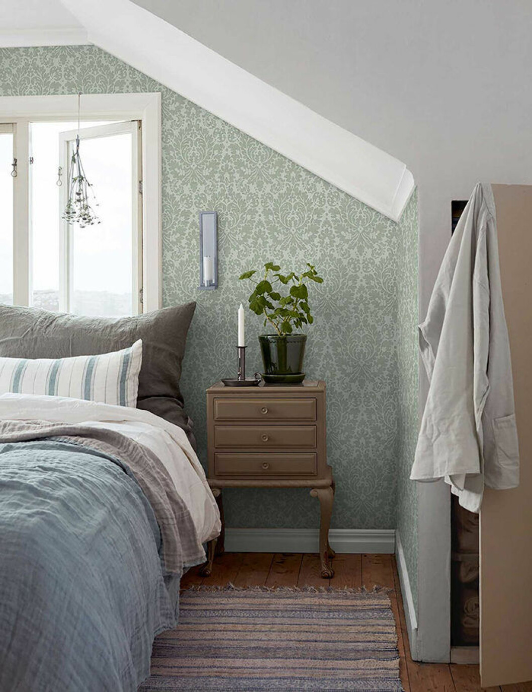Foto: Scandinavian Wallpaper Harmonisk grön tapet i sovrummet
