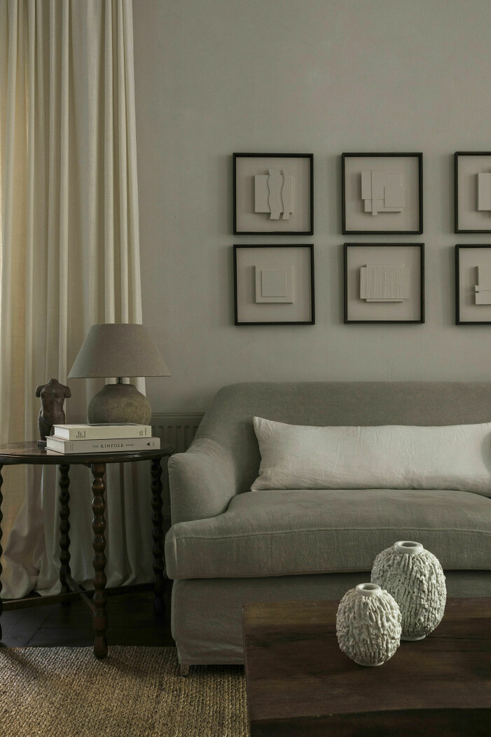 Jordnära färger, inte minst beige och brunt, fortsätter att prägla inredningsbilden även 2022. Foto: Mikael Lundblad Stylist: Lovisa Häger Syns i: <a target="_blank" href="https://www.residencemagazine.se/hemma-hos/kika-in-i-inredningsstylisten-lovisa-hagers-sekelskifteslagenhet/7519111">Kika in i inredningsstylisten Lovisa Hägers sekelskifteslägenhet</a>. Inred med varma toner, konst