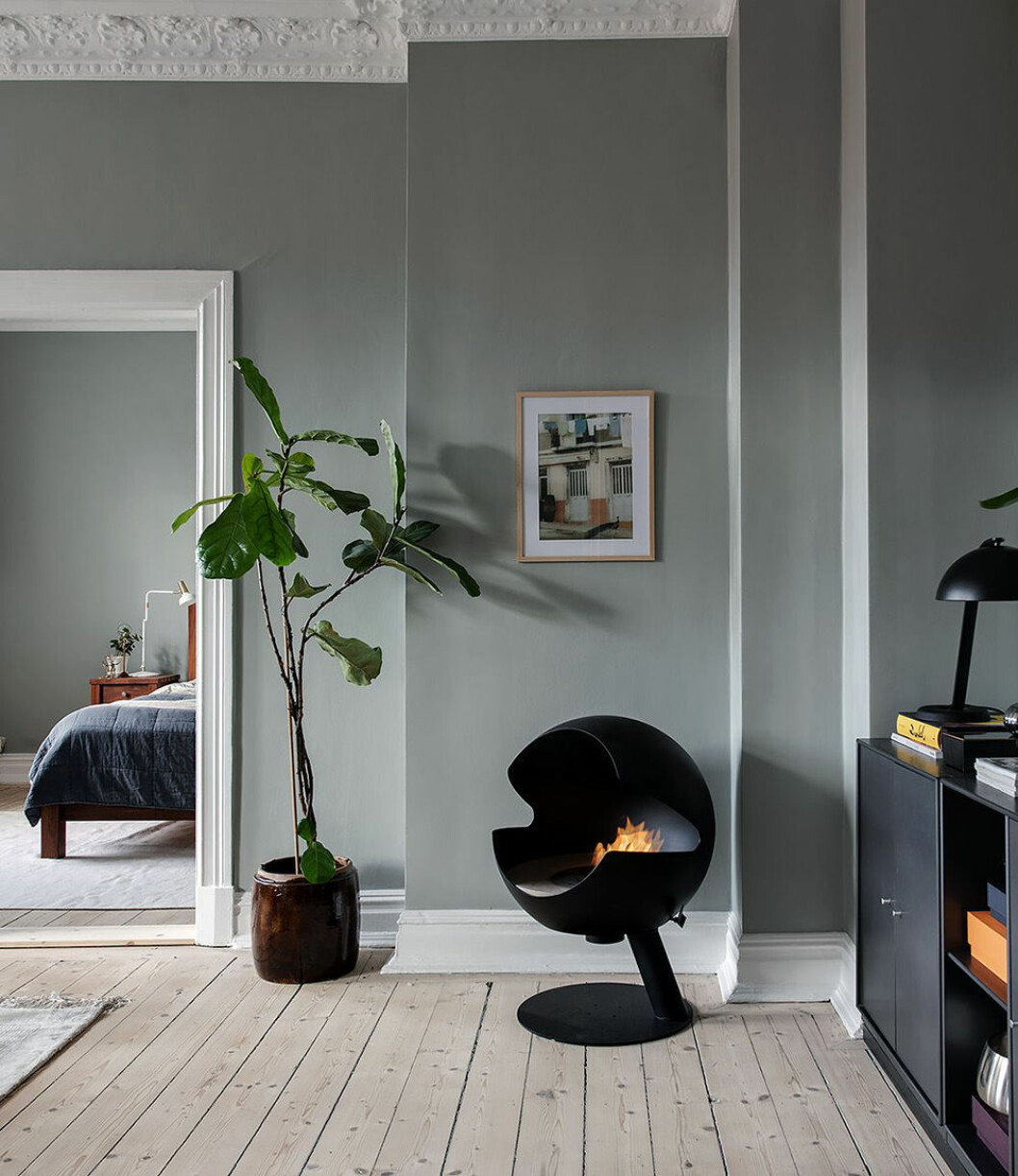 Foto: Fredrik Karlsson/SE360 Styling: Hannah Heyman & Pernilla Sciarrati för <a href="https://www.instagram.com/alvhem/?hl=sv" target="_blank" rel="noopener">Alvhem</a>/mäklare: Tony Henschel Eldstad från Vauni i ett hörn i ett vardagsrum