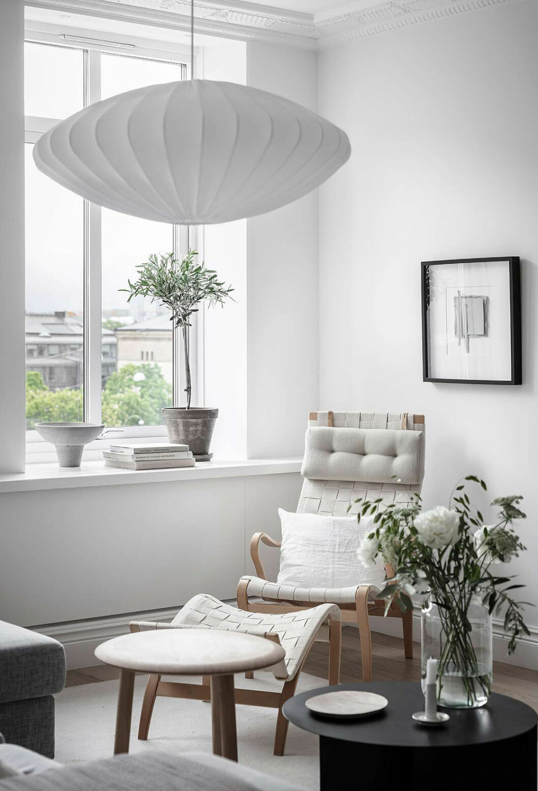 Foto: Anders Bergstedt Styling: Greydeco för Alvhem/mäklare: Andreas Lundberg Läshörna i tomt hörn i vardagsrummet