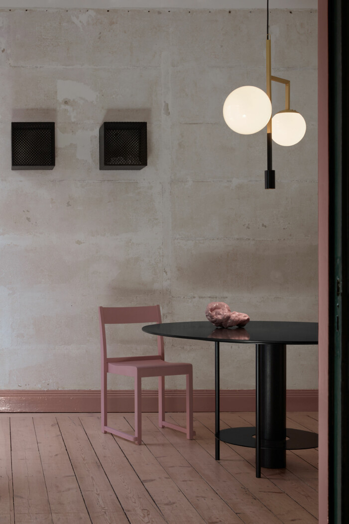 Numera är ljuskällan ett välkurerat konstverk med statementfaktor. Foto: Straight Design Studio. Inredningstrender hösten 2021, statementbelysning