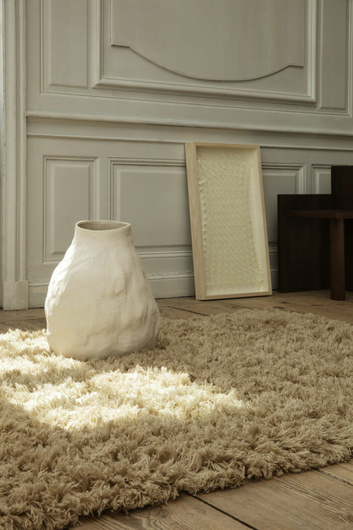 Hos Ferm Living står den fluffiga mattan i fokus i höst. Foto: Ferm Living. Fluffig matta från Ferm Living