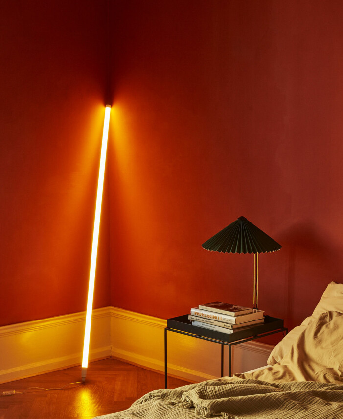 Använd neonbelysning för en poppig ljuskälla och snygg statementdetalj. Foto: Hay. Inredningstrender hösten 2021 enligt Pinterest, neonlampor