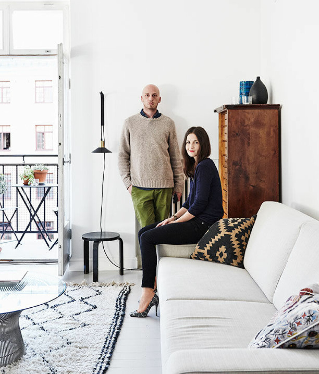 <em>Inredningsarkitekten Joanna Laajisto och hennes man, fotografen Mikko Ryhänen, har inrett sin lägenhet med en blandning av skandinaviskt och amerikanskt – Joanna både utbildade sig och arbetade några år i Kalifornien.</em> Joanna Laajisto 7