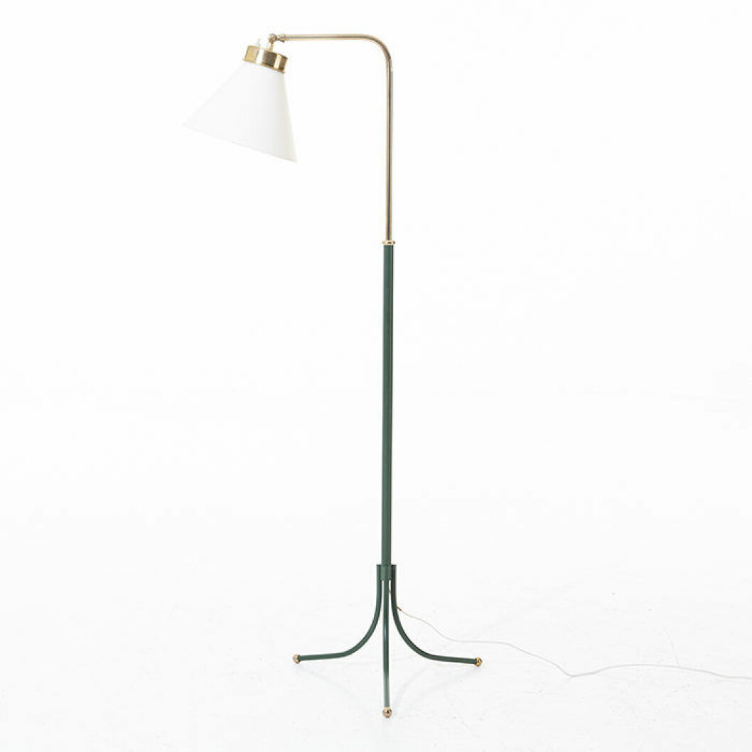 Lampan <em>1842</em> av Josef Frank finns fortfarande till salu på Svenskt Tenn, men kan även fyndas second hand. Utropspriset för det här exemplaret var 4000 kronor. Foto: Stockholms auktionsverk Lampan 1842 av Josef Frank