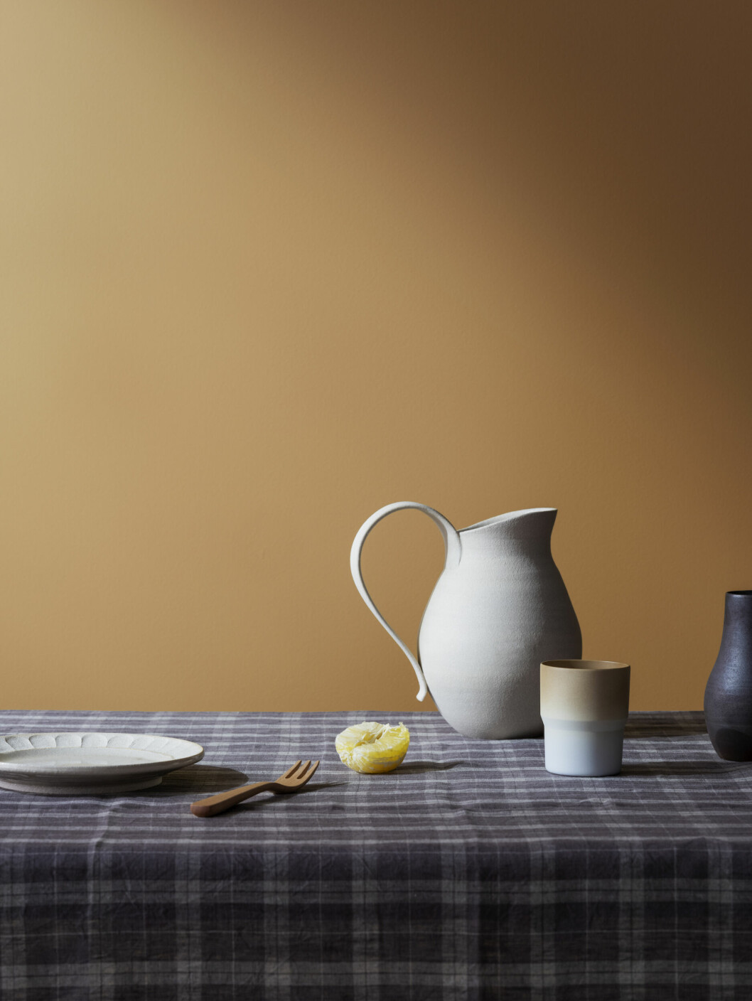 Färgen <em>Burnt Ochre 1536</em> från Jotun. Bränd orange färg från Jotun som är populär 2023