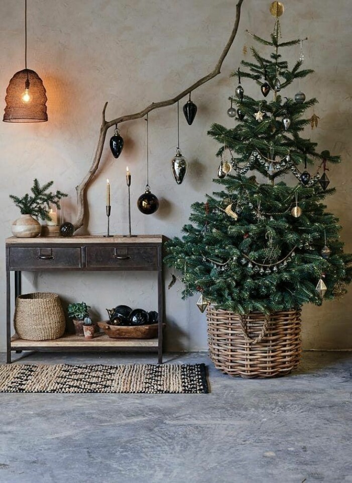 Satsa på en grönskande minijulgran för stämningsfull julkänsla i komprimerad form. Foto: <a target="_blank" href="https://www.pinterest.se/pin/142004194492928678/">New Year Lights</a> via Pinterest. Snygga jultrender enligt Pinterest, minigran