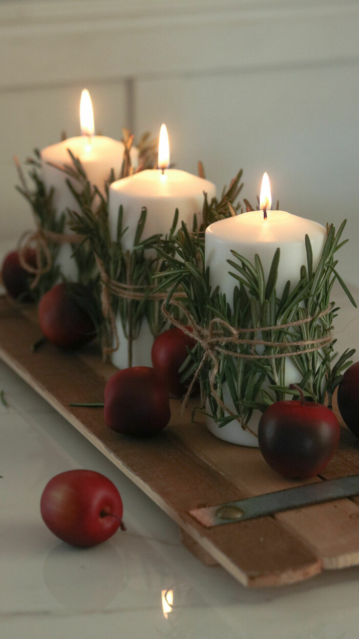 Blanda in naturnära element och juliga detaljer för ett stilfullt julblickfång. Foto: <a target="_blank" href="https://www.lilyardor.com/holiday-table-decorations/?utm_term=christmas%20home&utm_campaign=9210207644">Lily Ardor</a> via Pinterest. Snygga jultrender enligt Pinterest, ljusinstallation