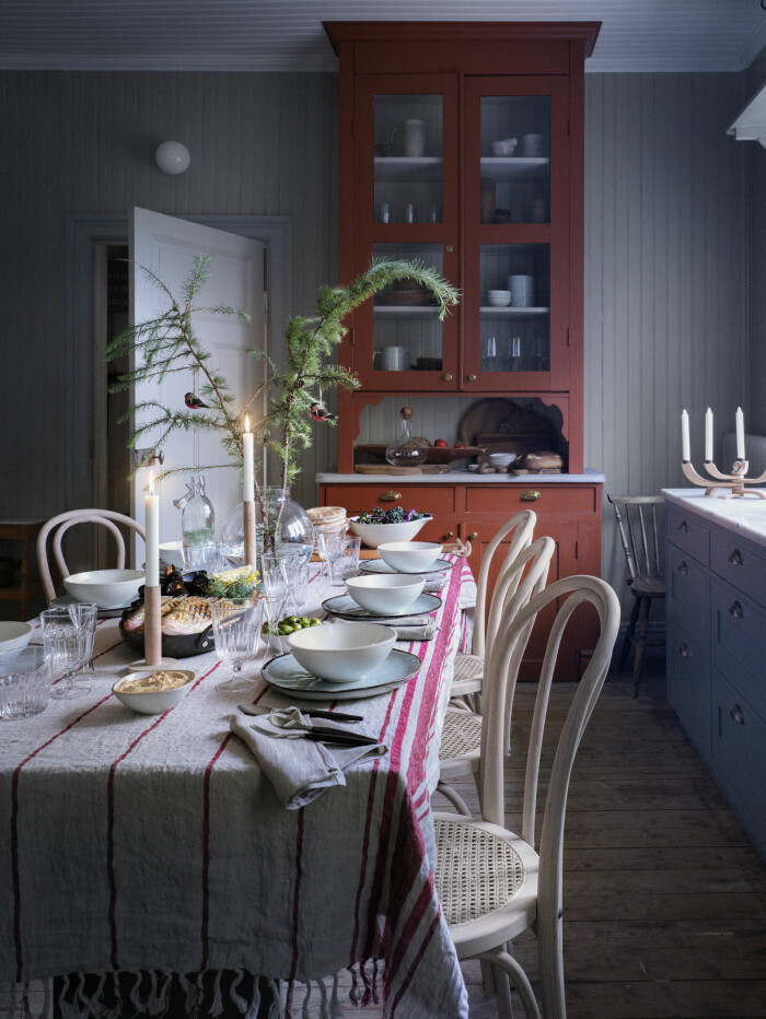 juldukat bord i klassisk stil hos åhléns